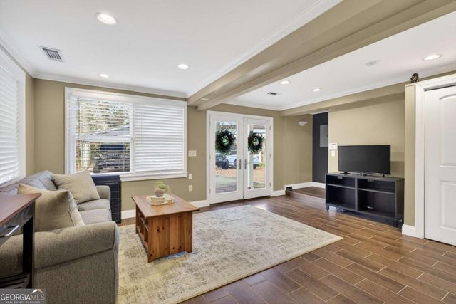 1040 Lindridge Drive NE, Atlanta, GA 30324