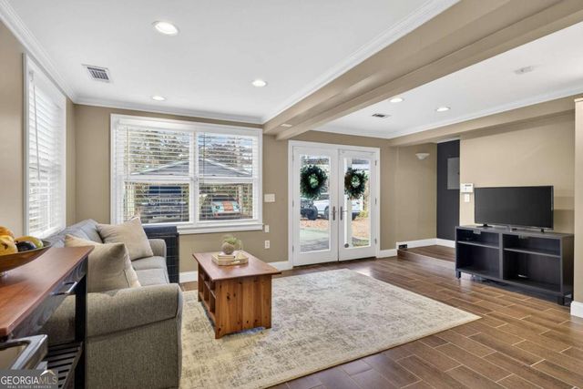 1040 Lindridge Drive NE, Atlanta, GA 30324