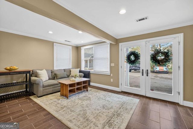 1040 Lindridge Drive NE, Atlanta, GA 30324