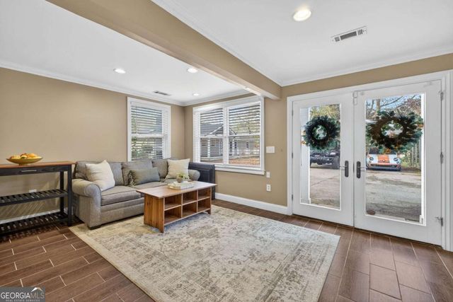 1040 Lindridge Drive NE, Atlanta, GA 30324