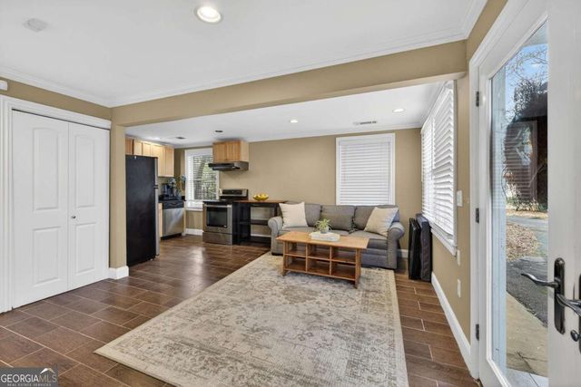 1040 Lindridge Drive NE, Atlanta, GA 30324