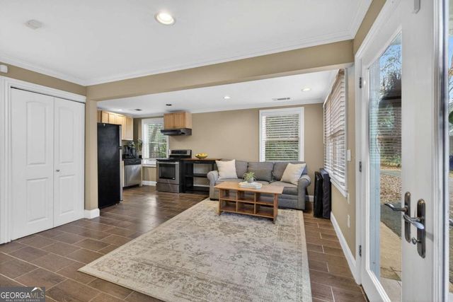 1040 Lindridge Drive NE, Atlanta, GA 30324