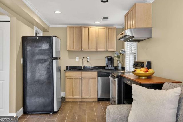 1040 Lindridge Drive NE, Atlanta, GA 30324