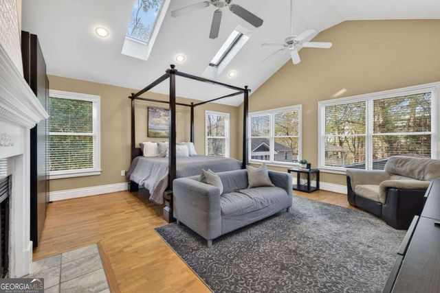 1040 Lindridge Drive NE, Atlanta, GA 30324