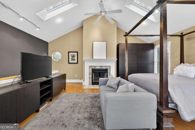 1040 Lindridge Drive NE, Atlanta, GA 30324