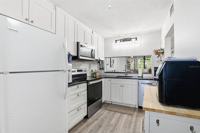 2424 W TAMPA BAY BOULEVARD M404, Tampa, FL 33607