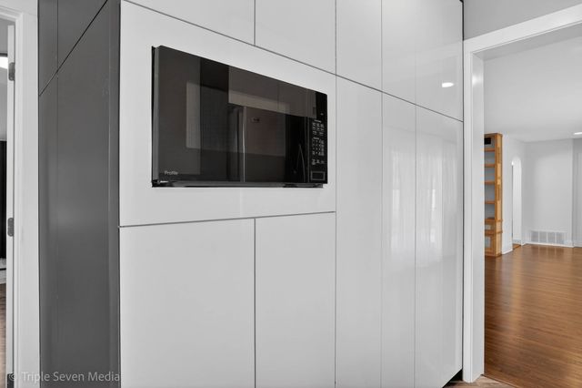 132 Harvey Avenue, Wood Dale, IL 60191