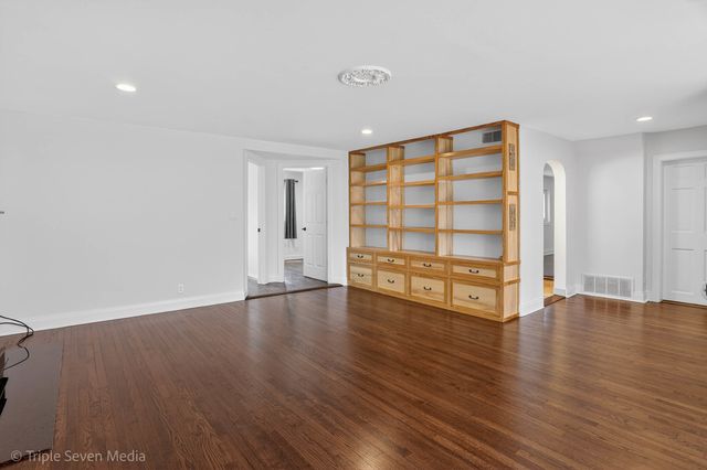 132 Harvey Avenue, Wood Dale, IL 60191