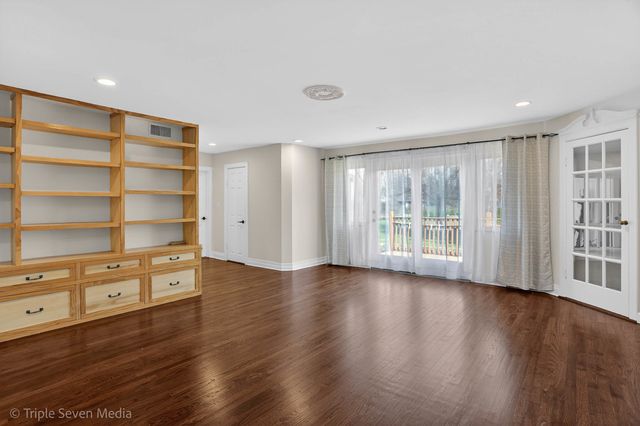 132 Harvey Avenue, Wood Dale, IL 60191