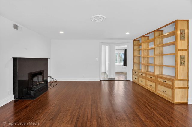 132 Harvey Avenue, Wood Dale, IL 60191