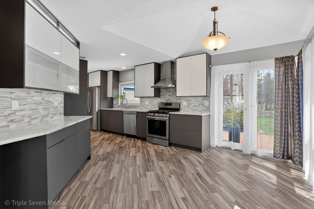 132 Harvey Avenue, Wood Dale, IL 60191