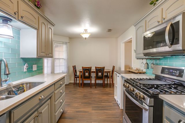 1215 Davis Street, Cleburne, TX 76033