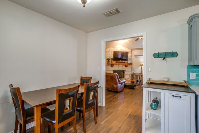 1215 Davis Street, Cleburne, TX 76033