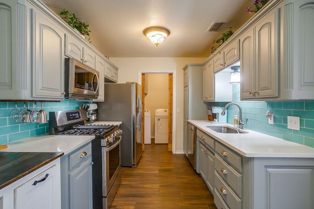 1215 Davis Street, Cleburne, TX 76033