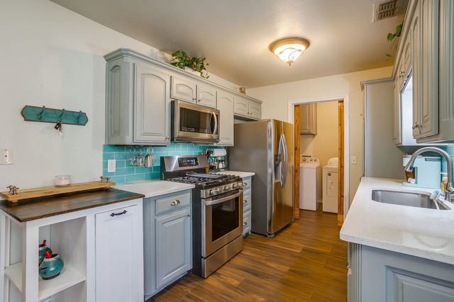 1215 Davis Street, Cleburne, TX 76033