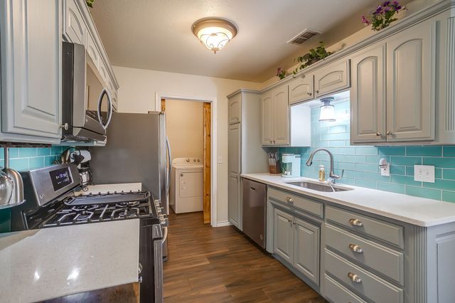 1215 Davis Street, Cleburne, TX 76033