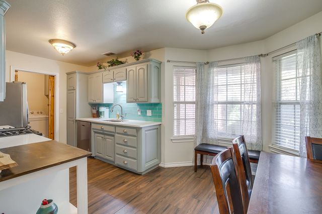 1215 Davis Street, Cleburne, TX 76033