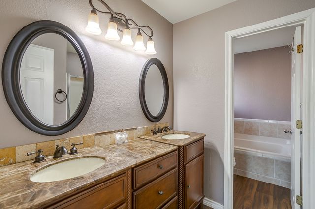 1215 Davis Street, Cleburne, TX 76033