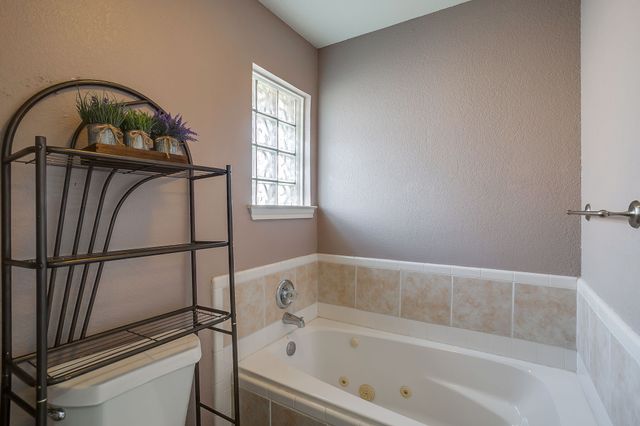 1215 Davis Street, Cleburne, TX 76033