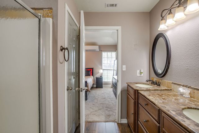 1215 Davis Street, Cleburne, TX 76033