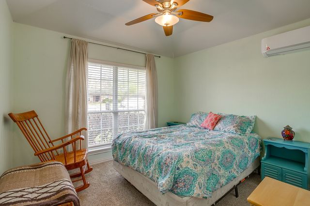 1215 Davis Street, Cleburne, TX 76033