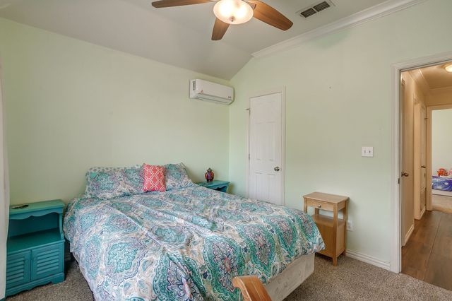 1215 Davis Street, Cleburne, TX 76033