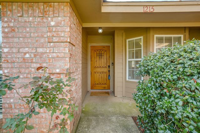 1215 Davis Street, Cleburne, TX 76033