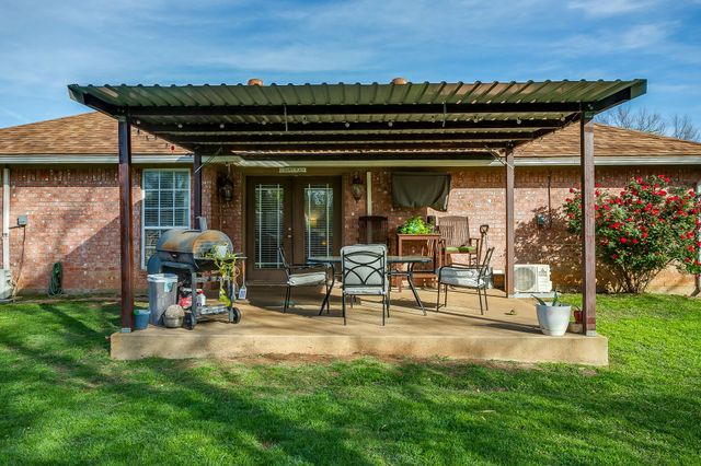 1215 Davis Street, Cleburne, TX 76033