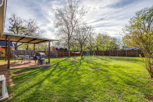 1215 Davis Street, Cleburne, TX 76033