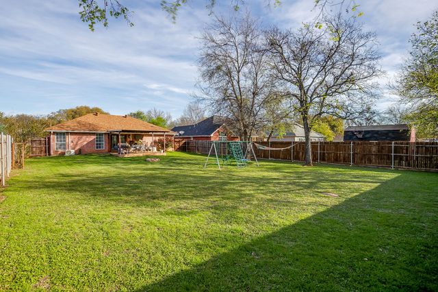 1215 Davis Street, Cleburne, TX 76033