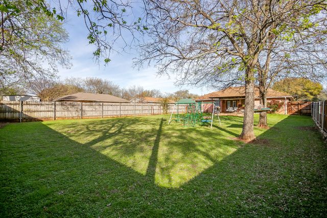 1215 Davis Street, Cleburne, TX 76033