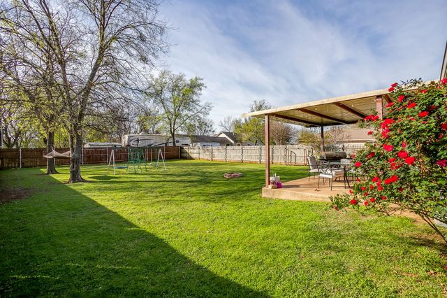 1215 Davis Street, Cleburne, TX 76033