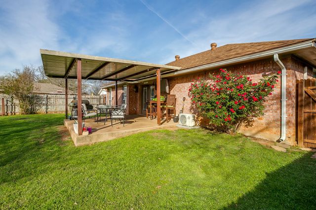 1215 Davis Street, Cleburne, TX 76033