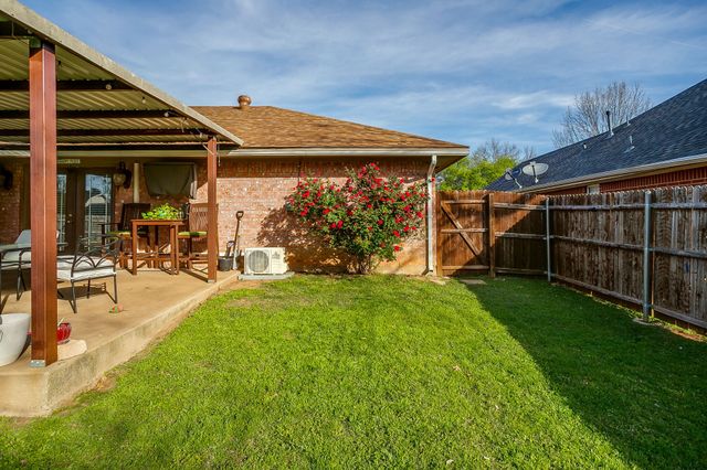 1215 Davis Street, Cleburne, TX 76033