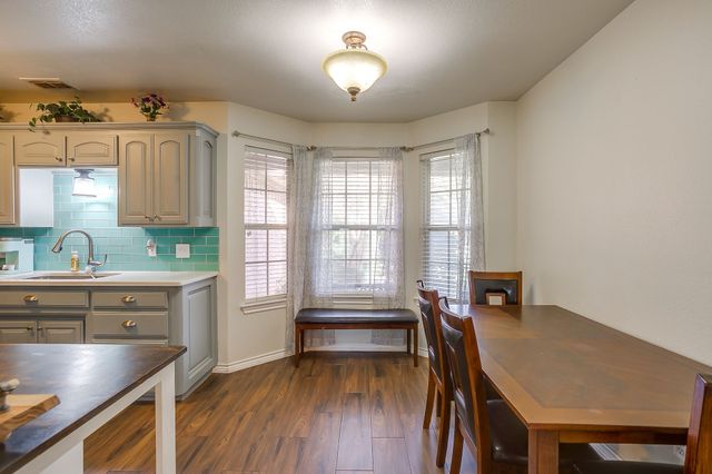 1215 Davis Street, Cleburne, TX 76033