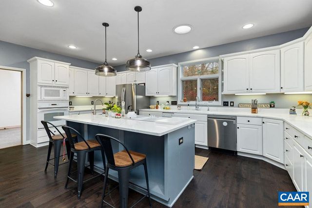 423 FOOTHILLS DR, Nellysford, VA 22958