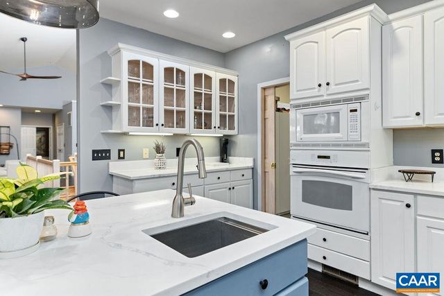 423 FOOTHILLS DR, Nellysford, VA 22958