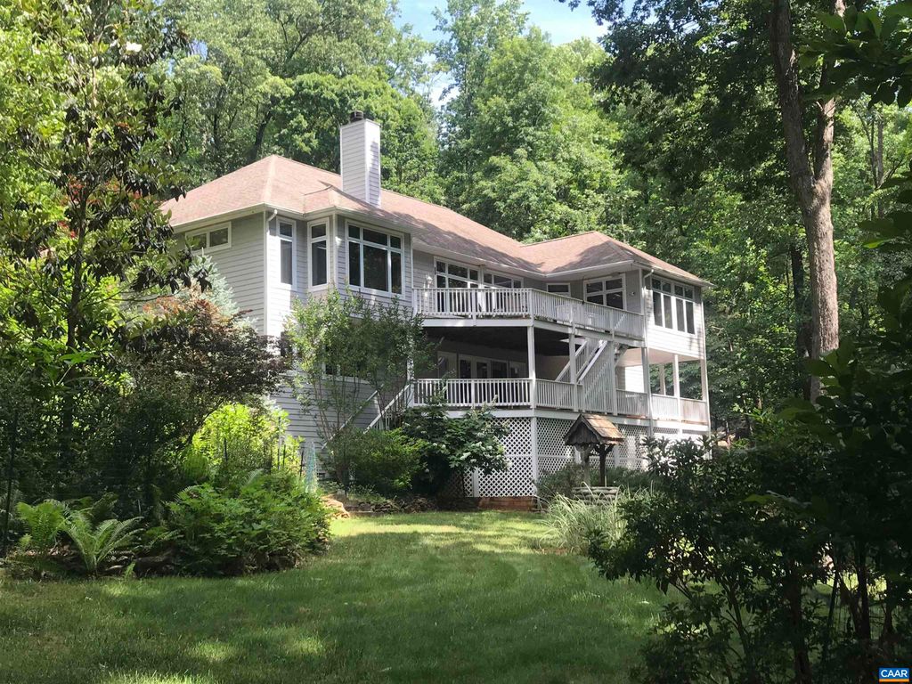 423 FOOTHILLS DR, Nellysford, VA 22958