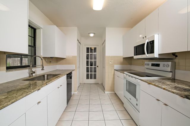 242 NW Lincoln Avenue, Port St Lucie, FL 34983