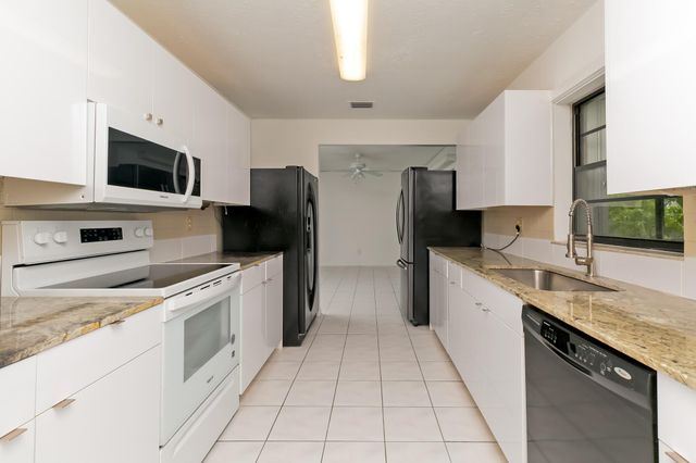 242 NW Lincoln Avenue, Port St Lucie, FL 34983