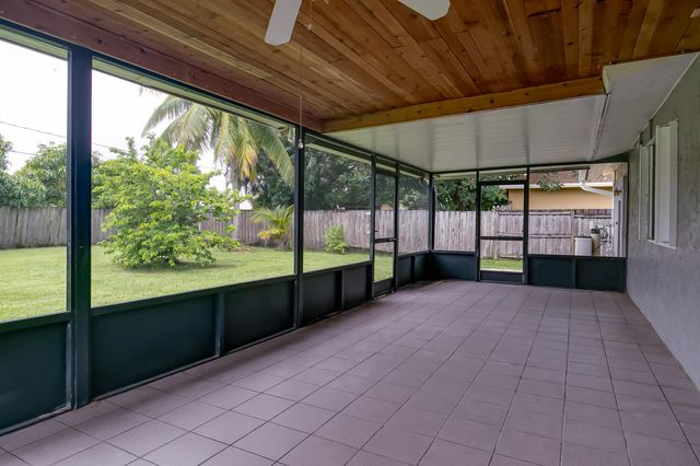 242 NW Lincoln Avenue, Port St Lucie, FL 34983