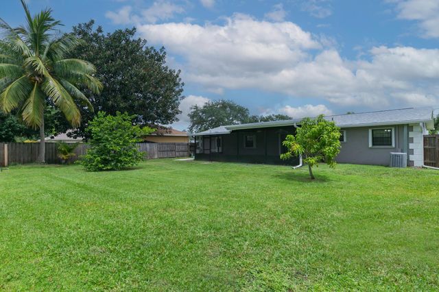 242 NW Lincoln Avenue, Port St Lucie, FL 34983
