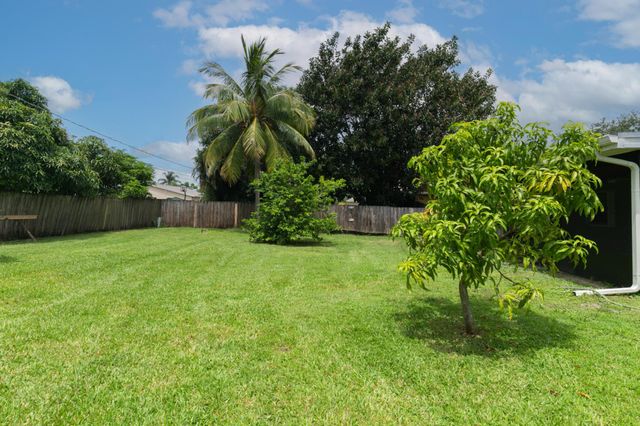 242 NW Lincoln Avenue, Port St Lucie, FL 34983