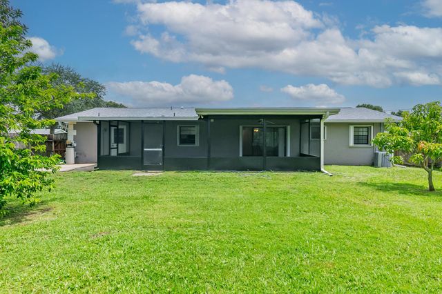 242 NW Lincoln Avenue, Port St Lucie, FL 34983