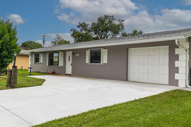 242 NW Lincoln Avenue, Port St Lucie, FL 34983