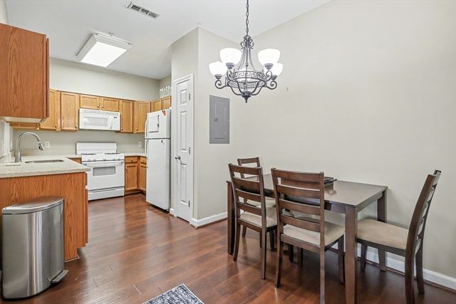 19 Hampshire Road 205, Methuen, MA 01844