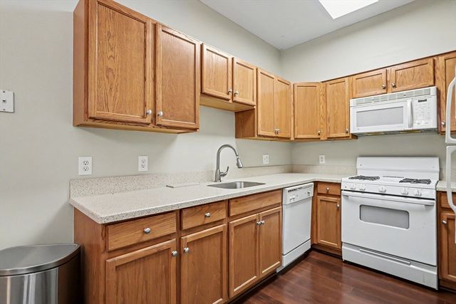 19 Hampshire Road 205, Methuen, MA 01844