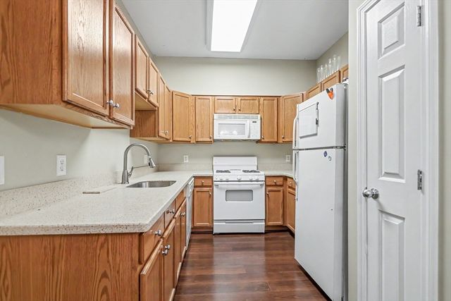 19 Hampshire Road 205, Methuen, MA 01844