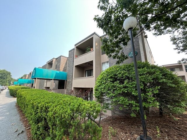 30 Shrewsbury Green J, Shrewsbury, MA 01545