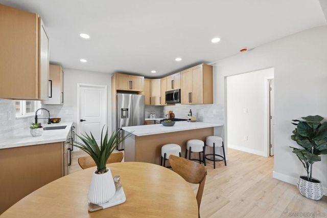 4665 67 E Thorn St, San Diego, CA 92105